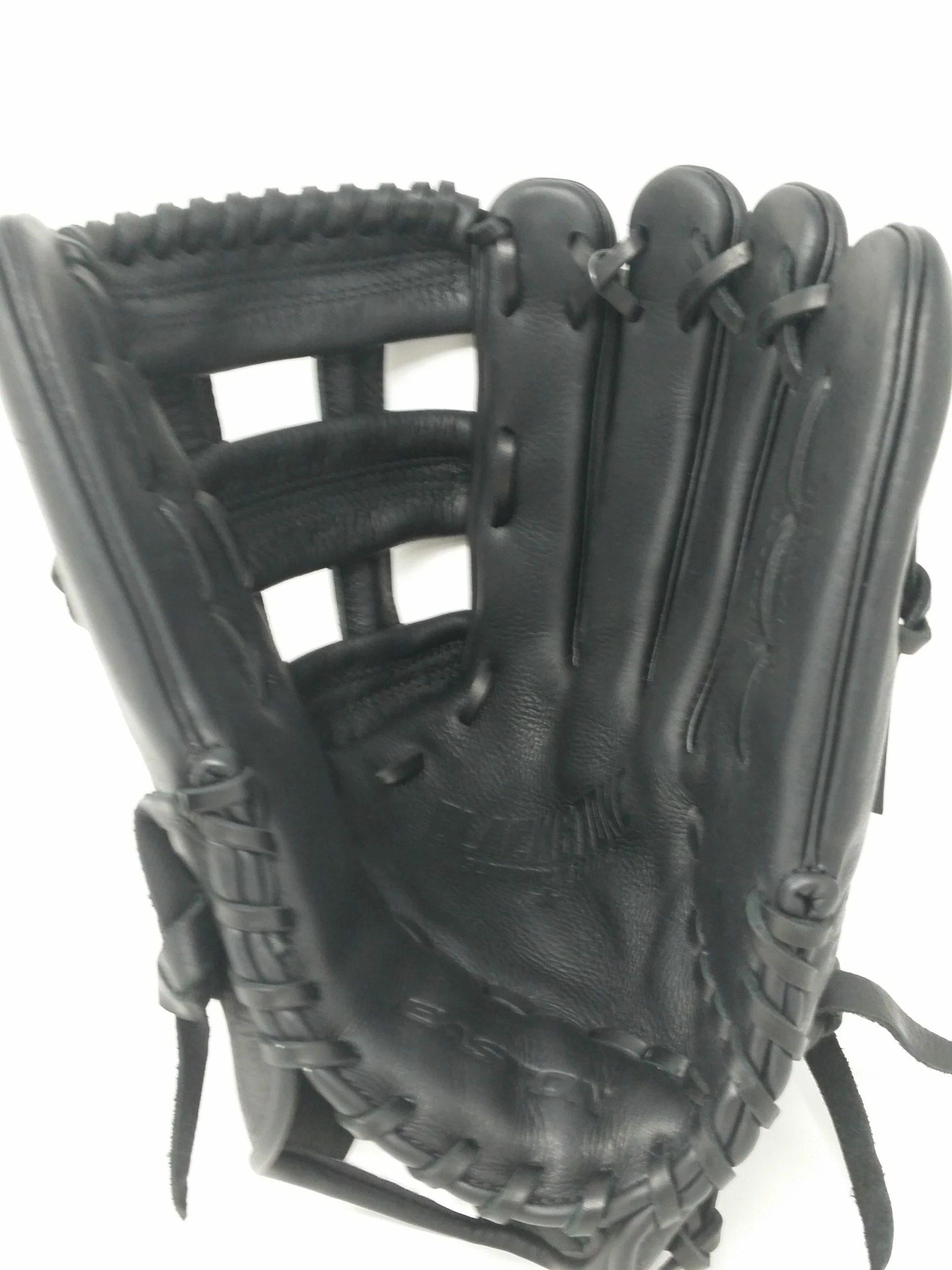 New No Tags Easton Blackstone Slowpitch Series 13" RHT Softball Glove Black