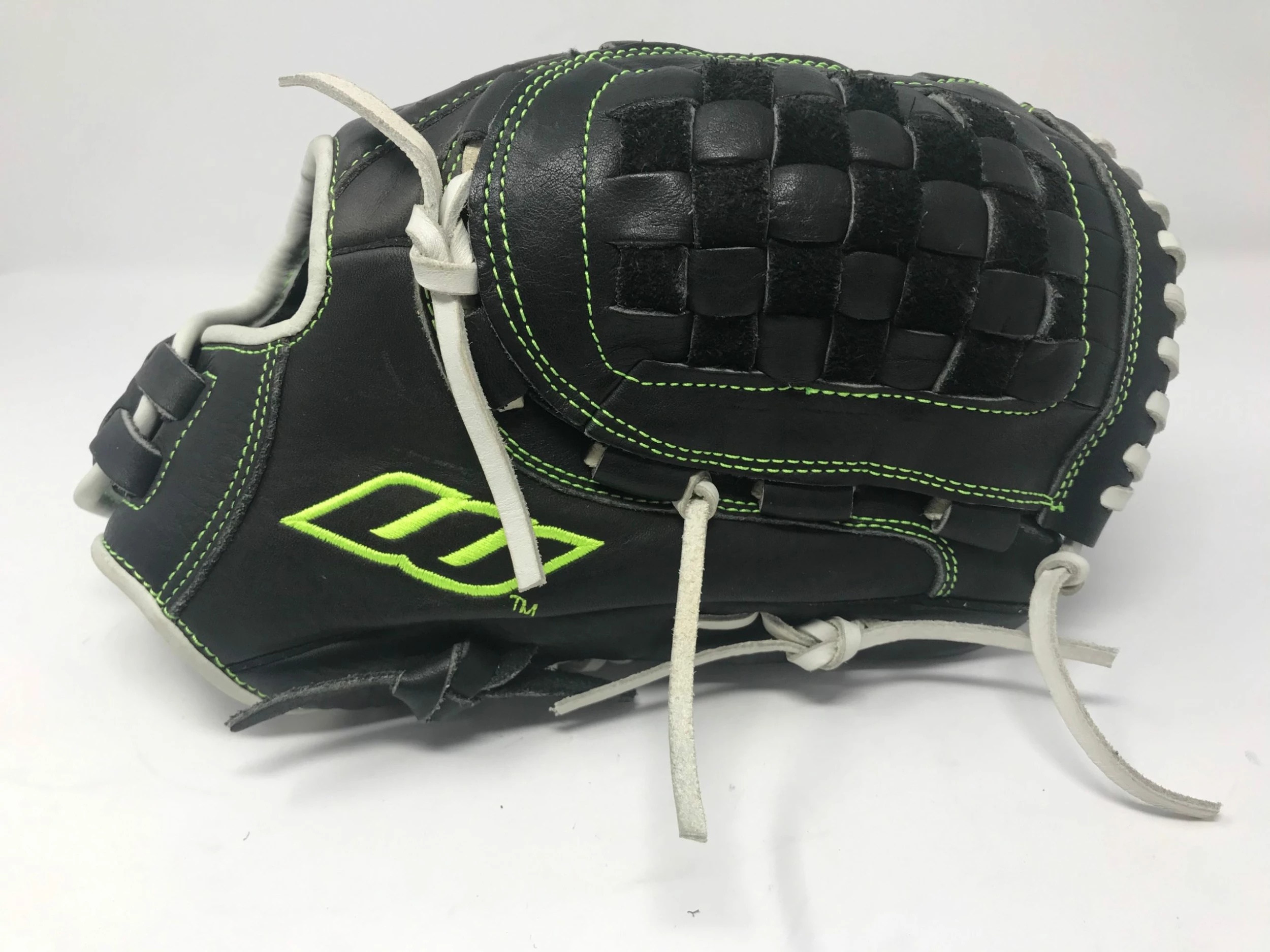 New Worth RHT C120BBW Century Series 12" Fastpitch Softball Glove Blk/Wht/Grn - Image 2