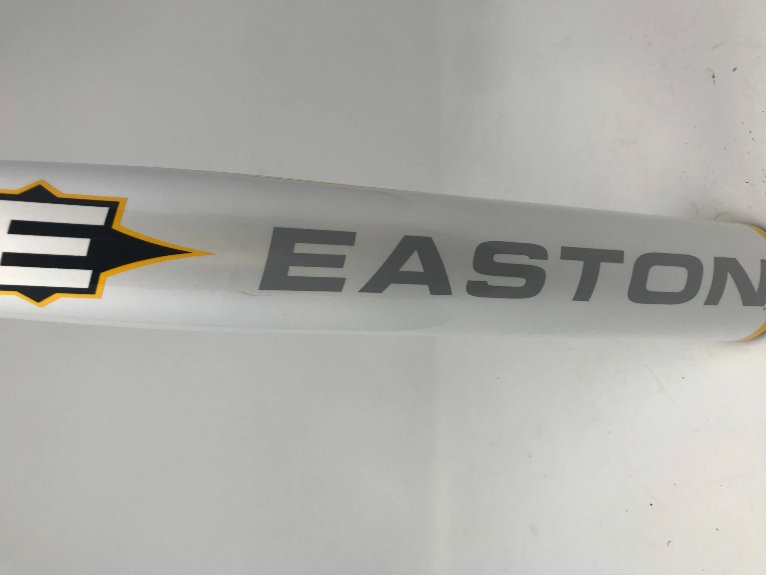Used Easton SRV6B Synge 28/16.5 Fastpitch Softball Bat White/Yellow - Image 2