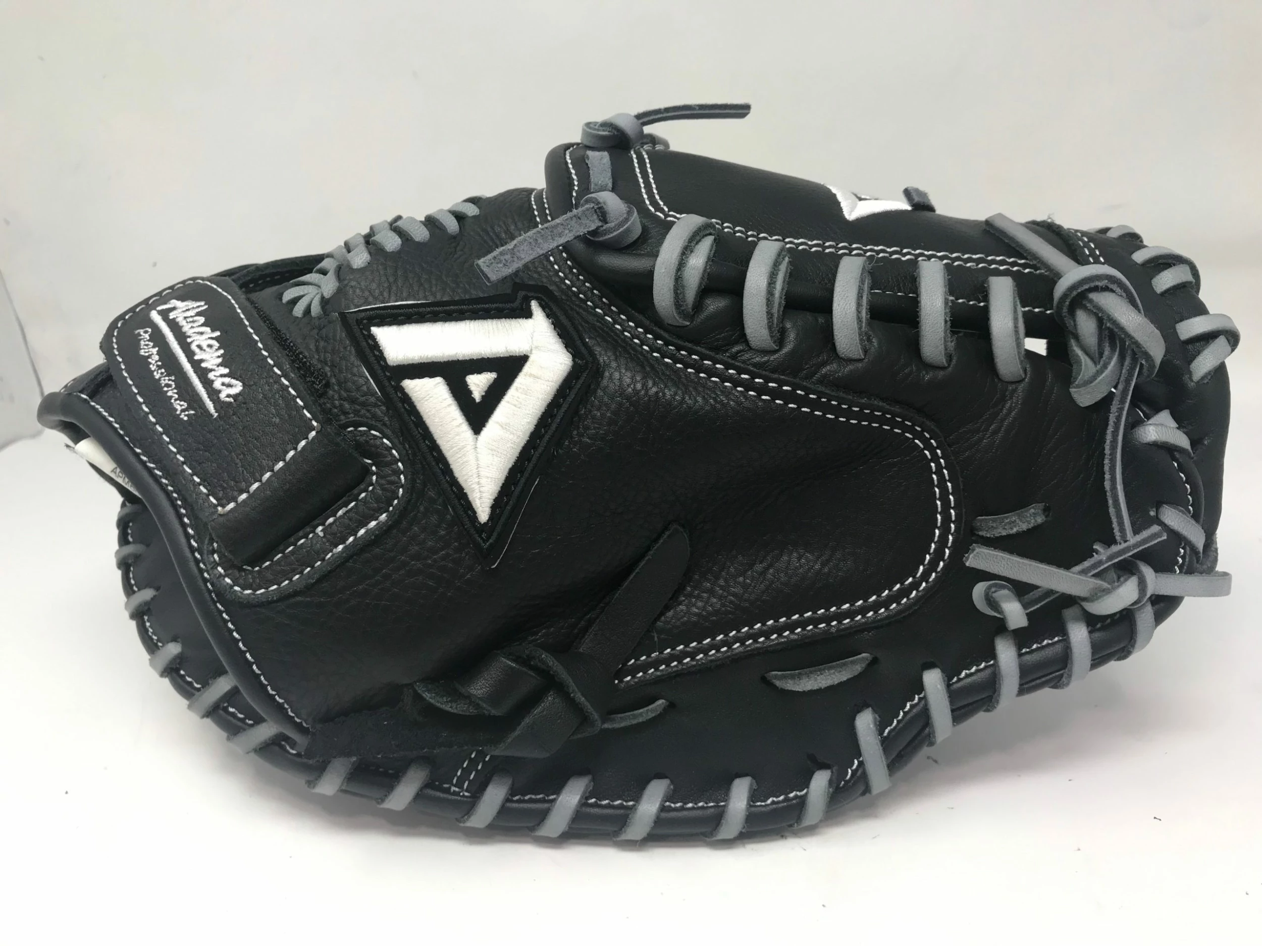 UsedAkadema Design Series 34" Faspitch Softball Catcher's Mitt Black/Gray - Image 3